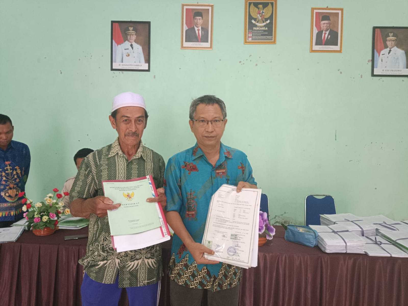Kantor Pertanahan Bagikan Sertifikat PTSL 2022 di Tanjung Perawan