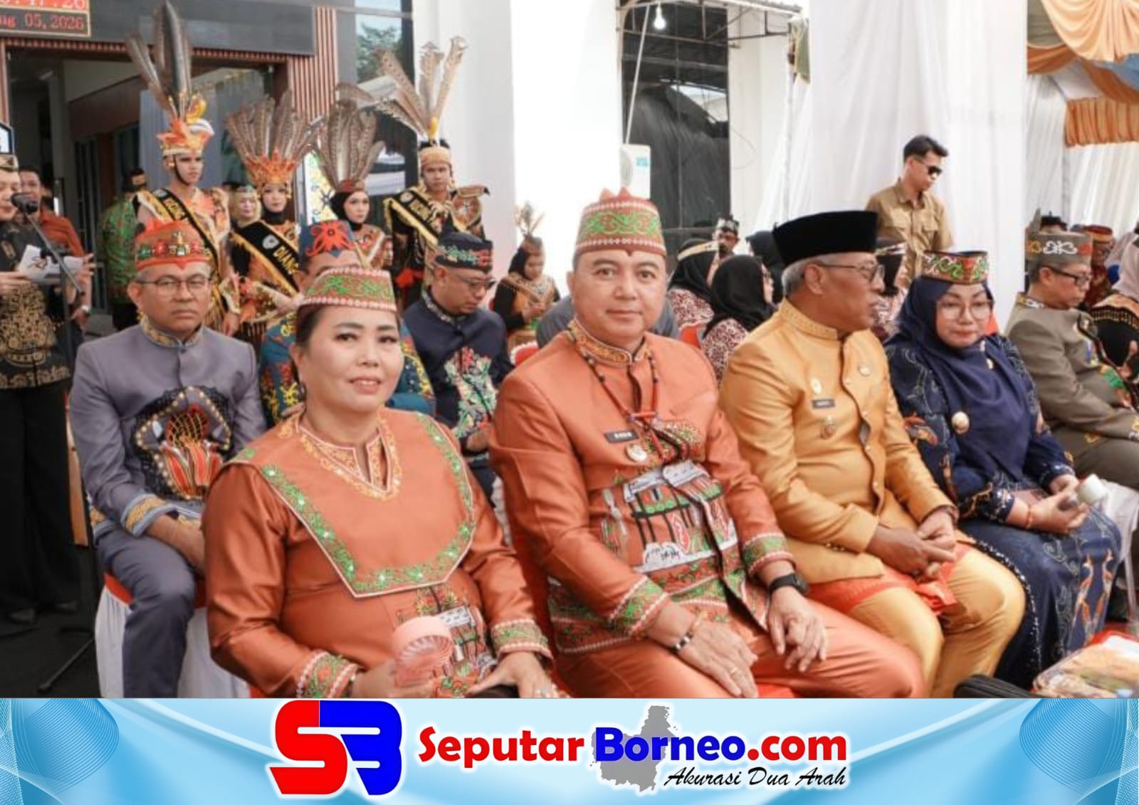 Wakil Bupati Kapuas Dodo, S.P., M.A., bersama istri, Ny. Hertitati Dodo, menghadiri Upacara Peringatan Hari Jadi ke-24 Kabupaten Seruyan Tahun 2026 yang berlangsung di Halaman Kantor Bupati Seruyan, Jalan Ahmad Yani No. 1, Kuala Pembuang, Rabu (5/8/2026). FOTO:HUMAS/SB