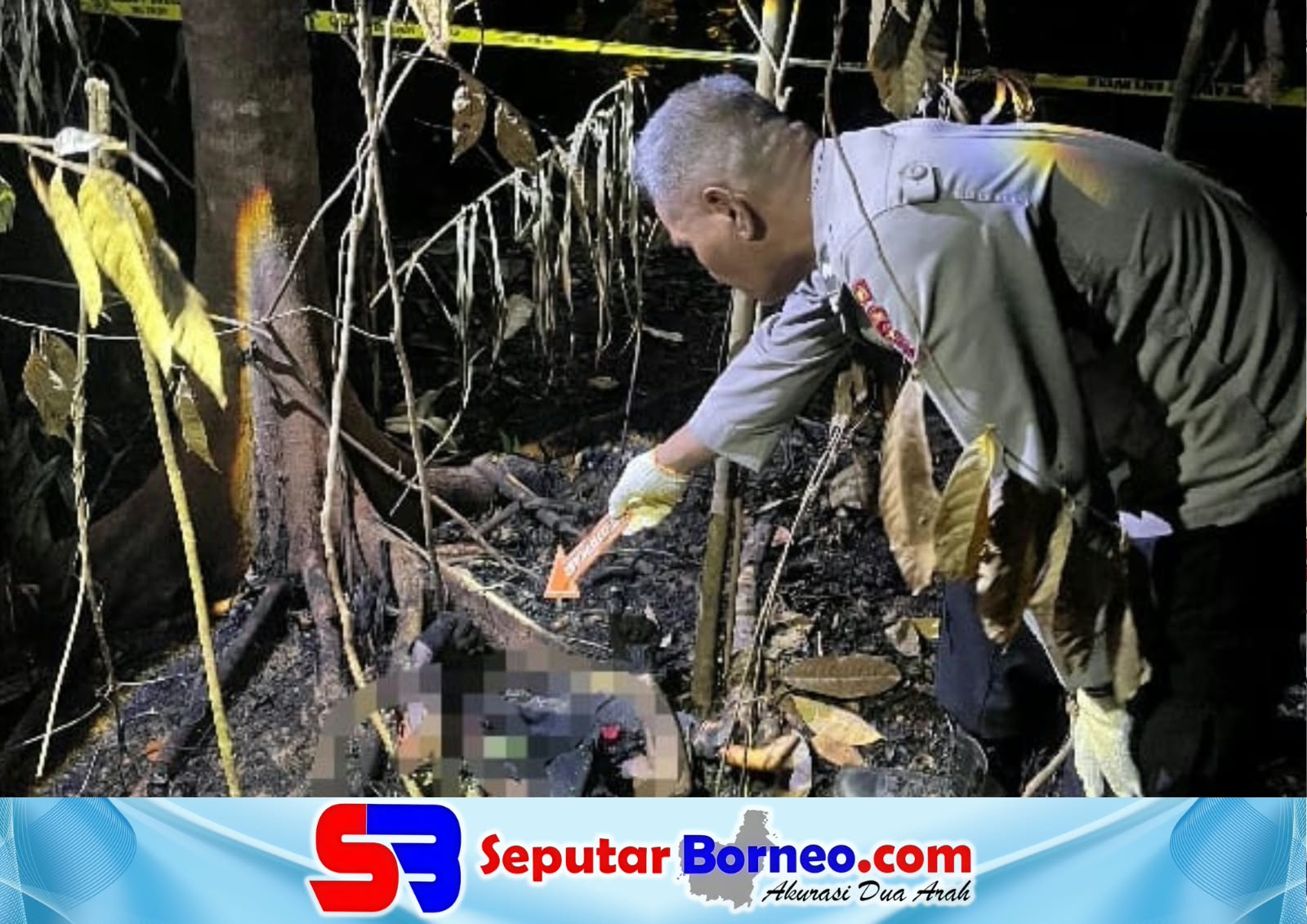 Petugas melakukan olah TKP dilokasi ditemukan Lansia M (72) yang terbakar. FOTO: ISTIMEWA/SB