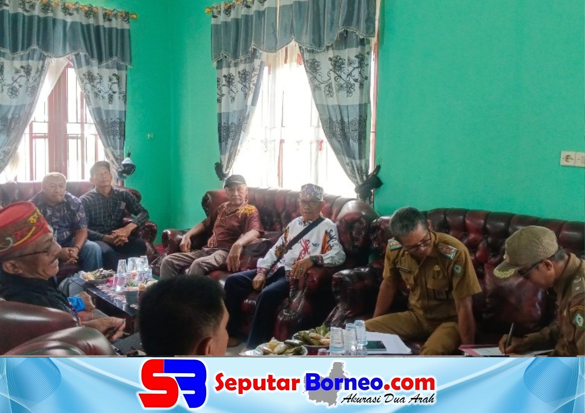 Pelaksanaan mediasi kasus sengketa lahan antar dua warga di Teluk Sampit. (FOTO: ISTIMEWA)