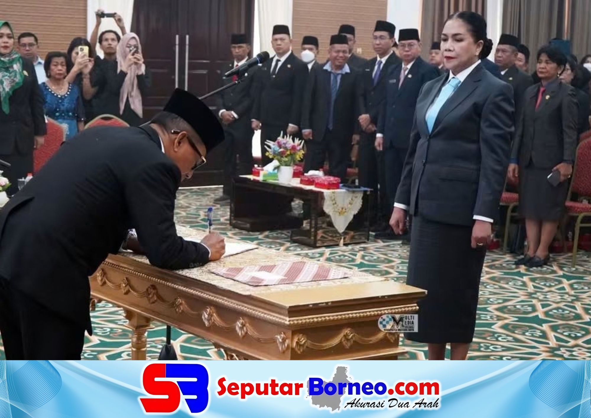 Bupati Mura, Heriyus melantik Sekda Definitif Lynda Kristiane. (FOTO: ISTIMEWA)