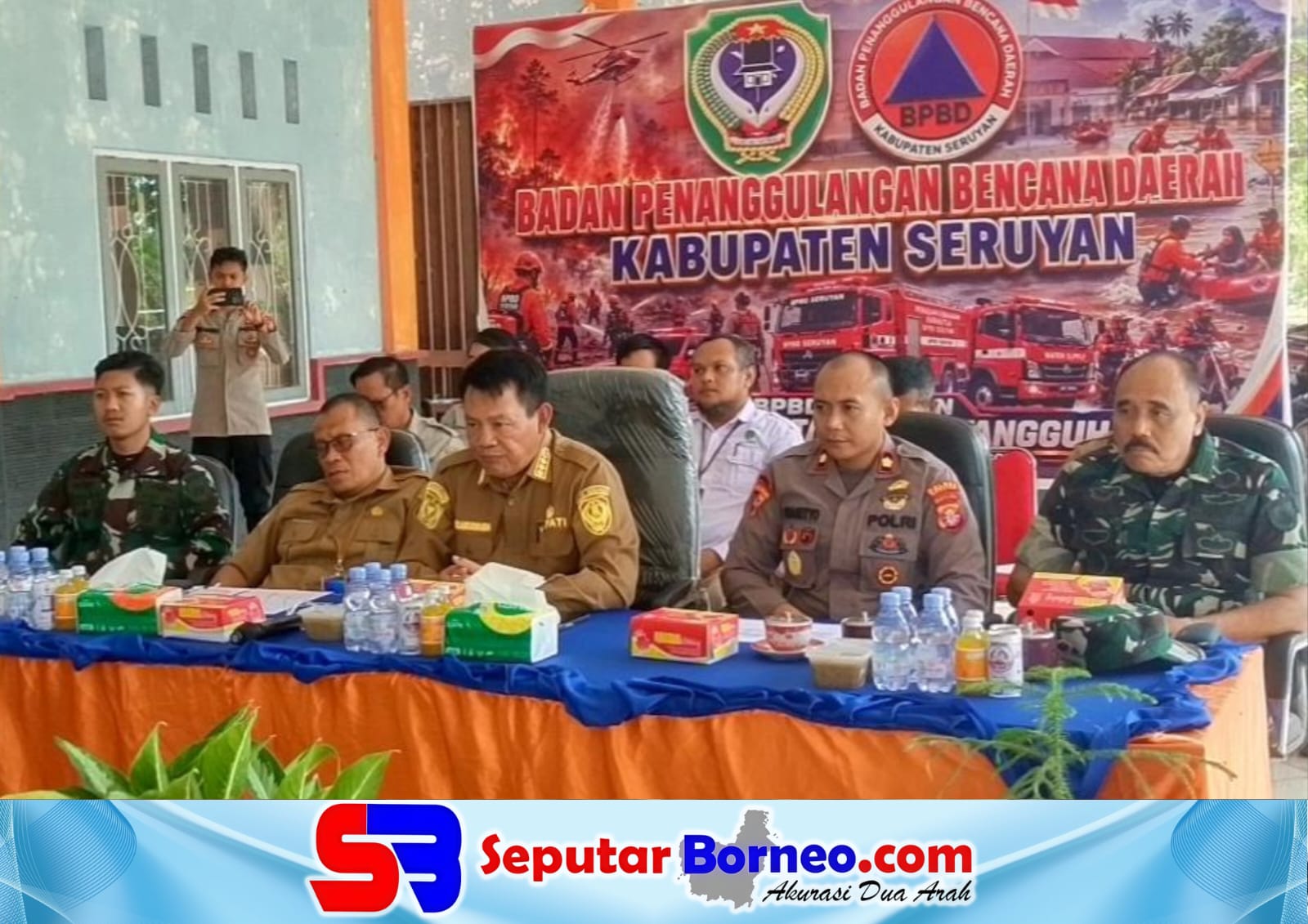 Bupati Seruyan Ahmad Selanorwanda bersama Forkopimda, mengikuti Video Conference (Vicon) perkembangan situasi karhutla bersama Pangdam XXII/Tambun Bungai di Pusdalops BPBD Kabupaten Seruyan, pada Selasa (13/10/2026).FOTO: ISTIMEWA/SB