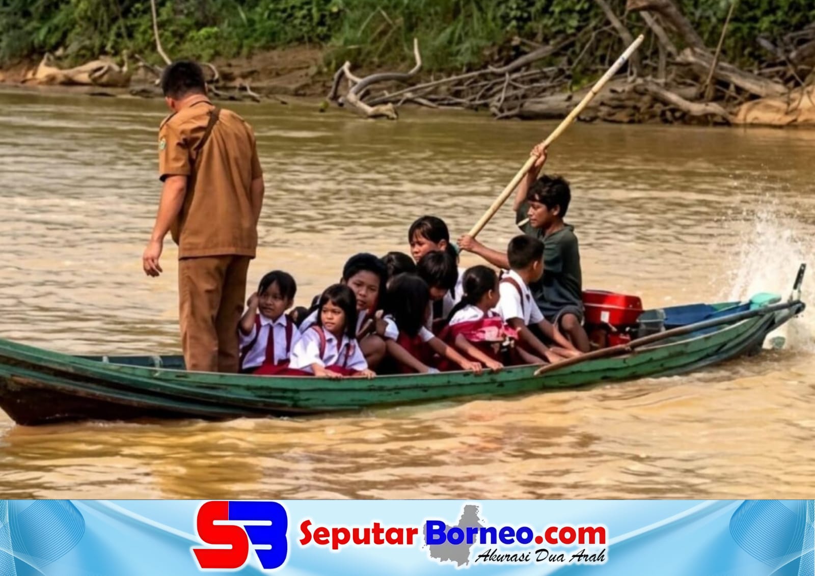 Miris! Siswa di Pedalaman Kalteng Masih Naik Perahu untuk Bersekolah