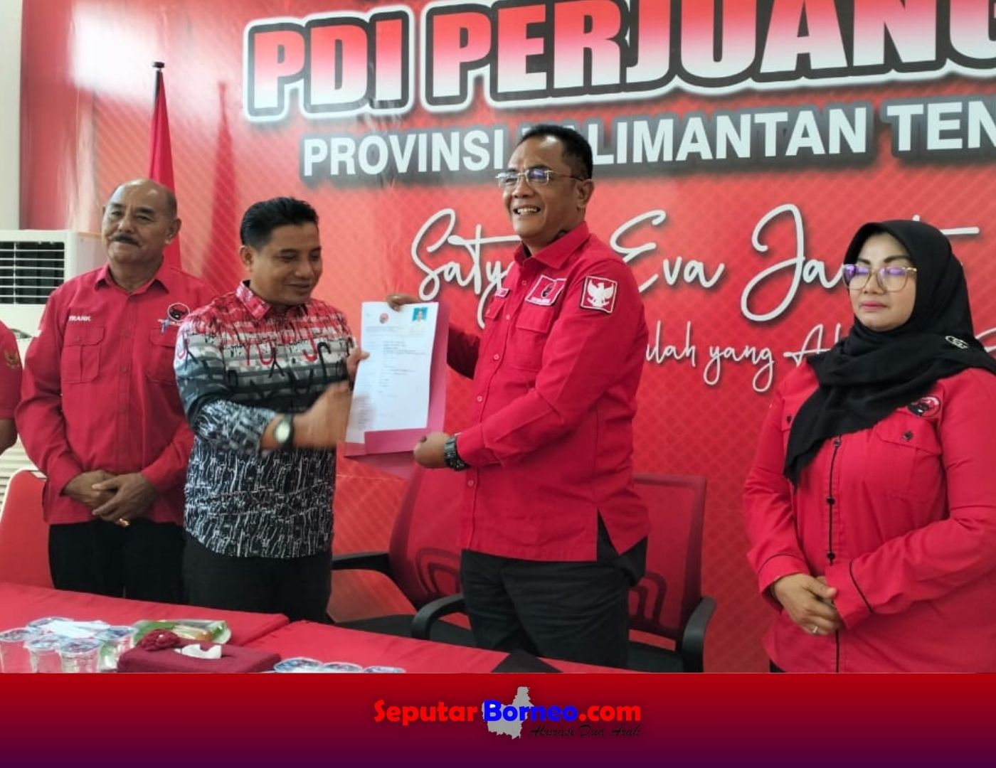 Didampingi Adik dan Anak, SHD Daftar ke PDIP Maju Pilkada Kalteng