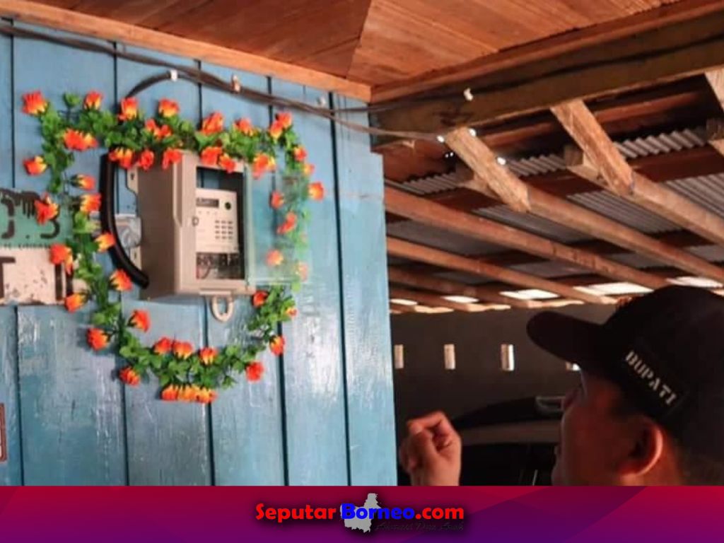 Bupati Lamandau Resmikan Jaringan Listrik di Dua Desa