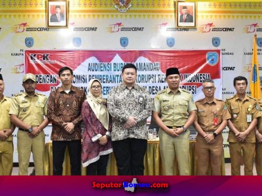 Bupati Lamandau Hendra Lesmana, bersama Tim Observasi KPK RI yang melakukan kunjungan di Kabupaten Lamandau, Selasa (28/2/2023). FOTO : ISTIMEWA