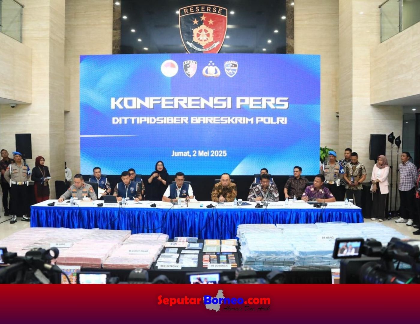 Dittipidsiber Bareskrim Polri menggelar konferensi pers pengungkapan judi online jaringan internasional. (FOTO:POLISI)