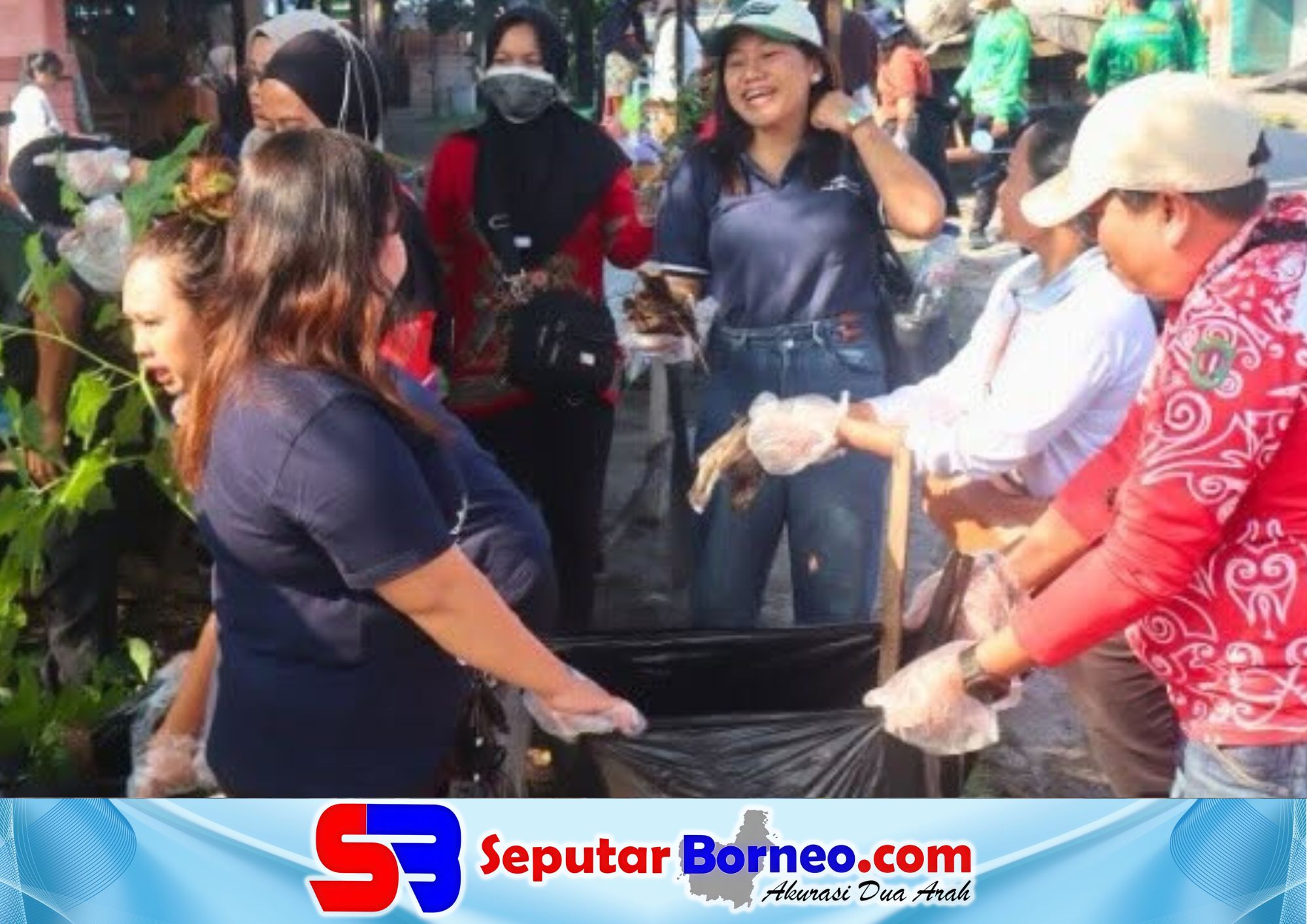 Wabup Katingan Pimpin ASN Gotong Royong di Pasar Kasongan
