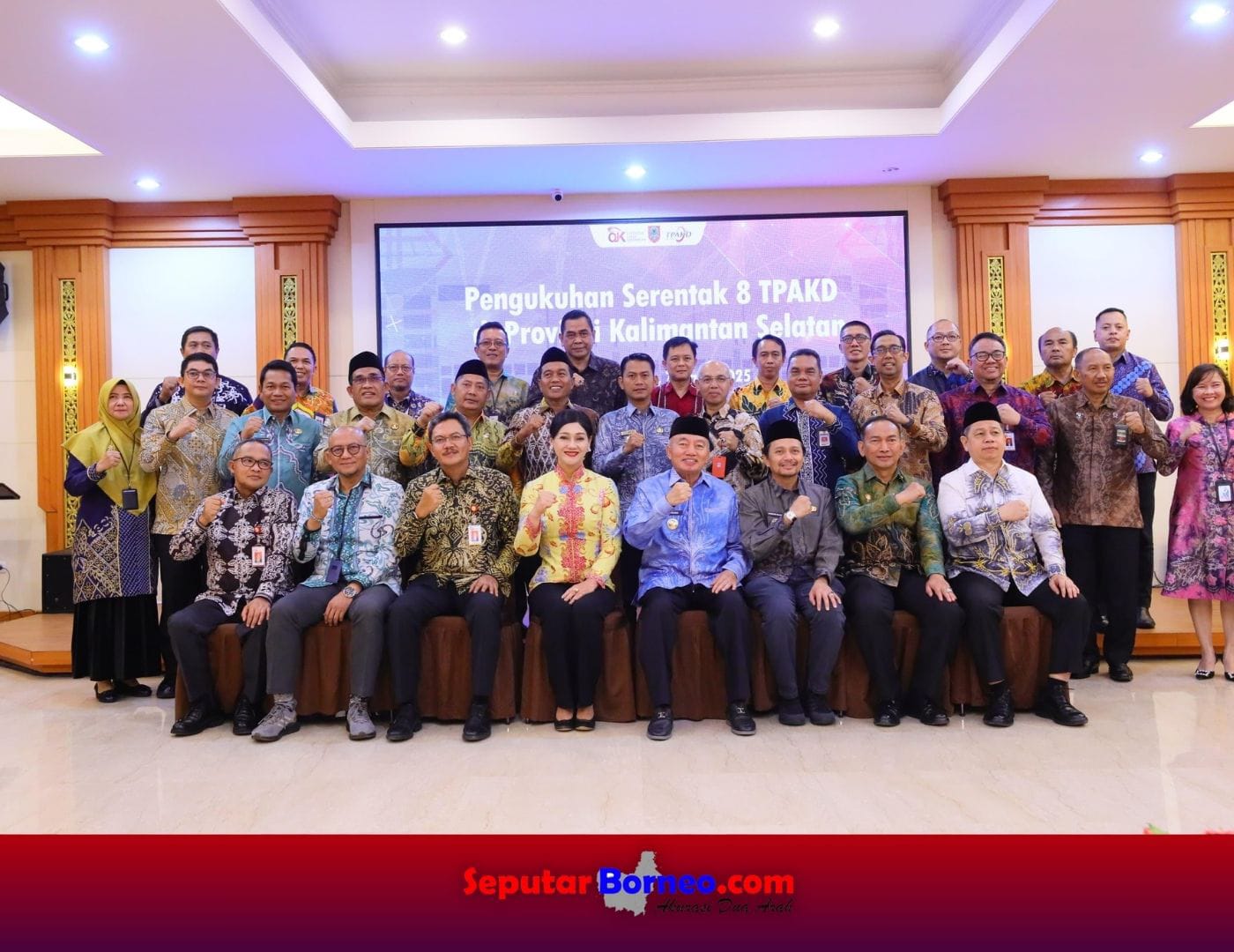 OJK mengukuhkan secara serentak delapan TPAKD di Provinsi Kalimantan Selatan. (FOTO:OJK)