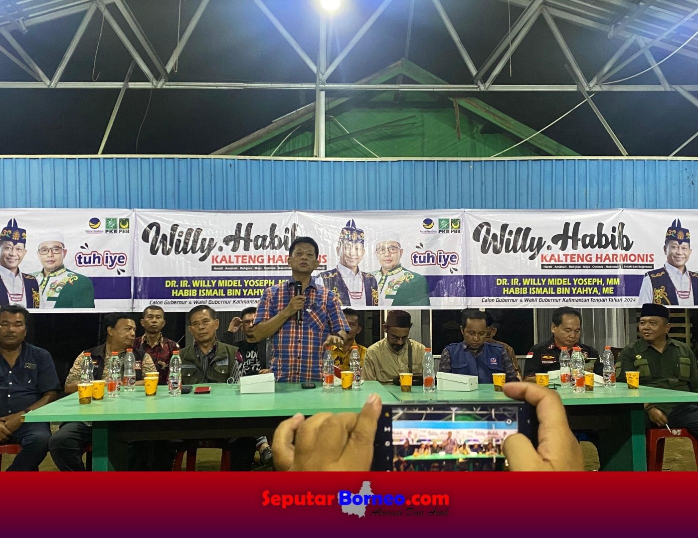 Willy M Yoseph saat mengunjungi masyarakat Kotim. (FOTO:ABU)