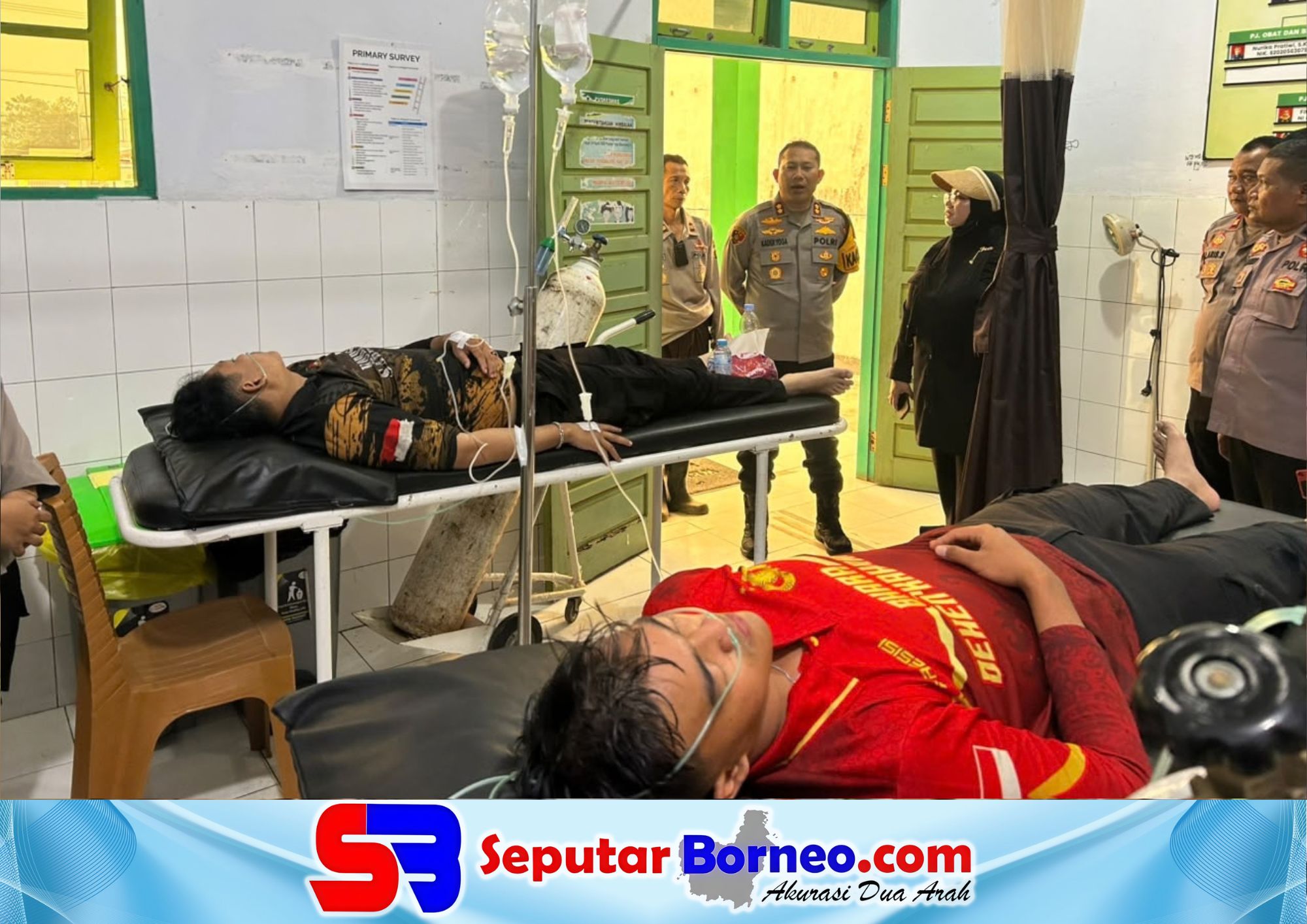 Dua personel polisi yang tumbang saat padamkan karhutla mendapatkan perawatan medis. (FOTO: ISTIMEWA)