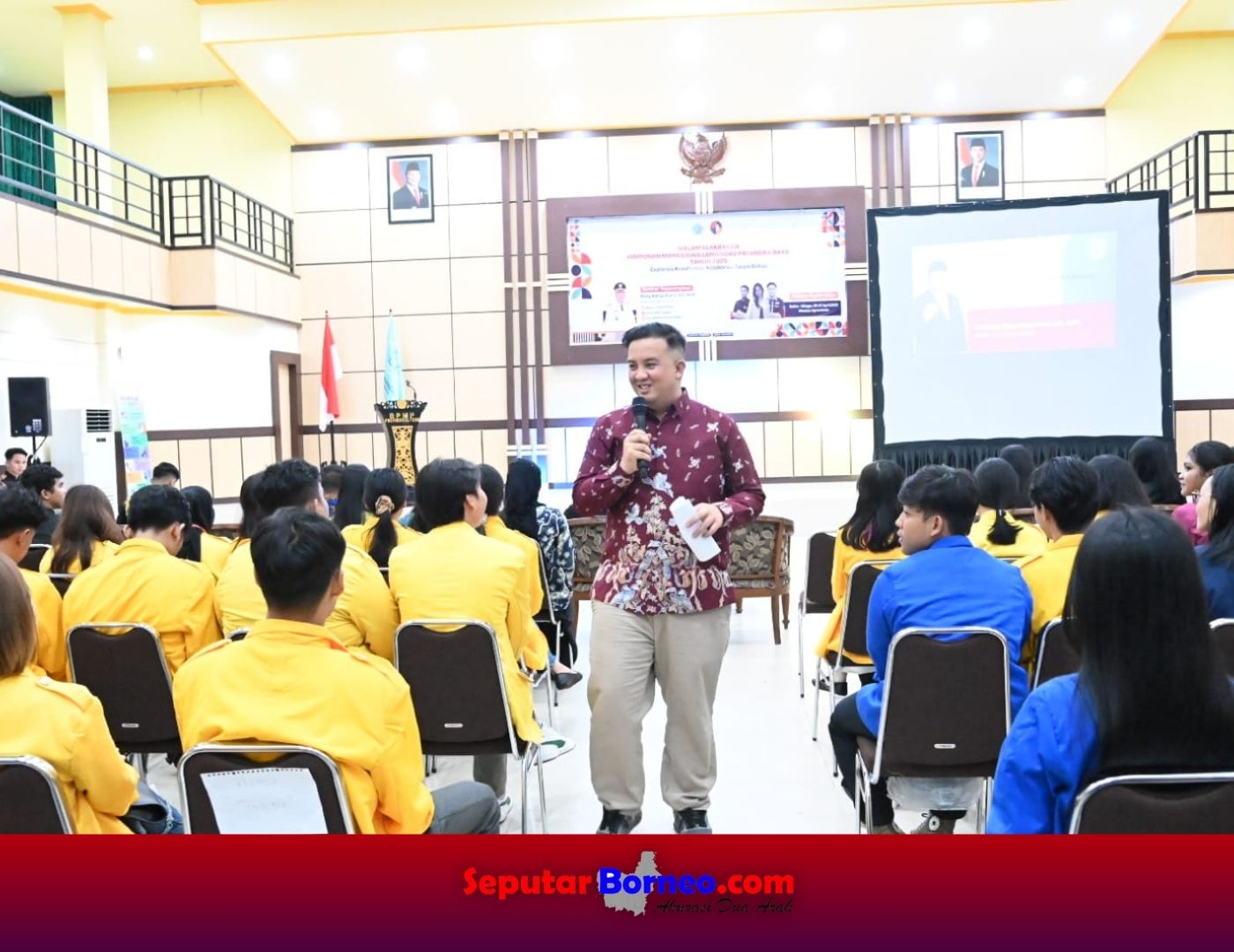 Bupati Lamandau Rizky Aditya Putra ketika menjadi narasumber dalam kegiatan Malam Keakraban Himpunan Mahasiswa Lamandau di Palangka Raya. (FOTO:MAHASISWA)