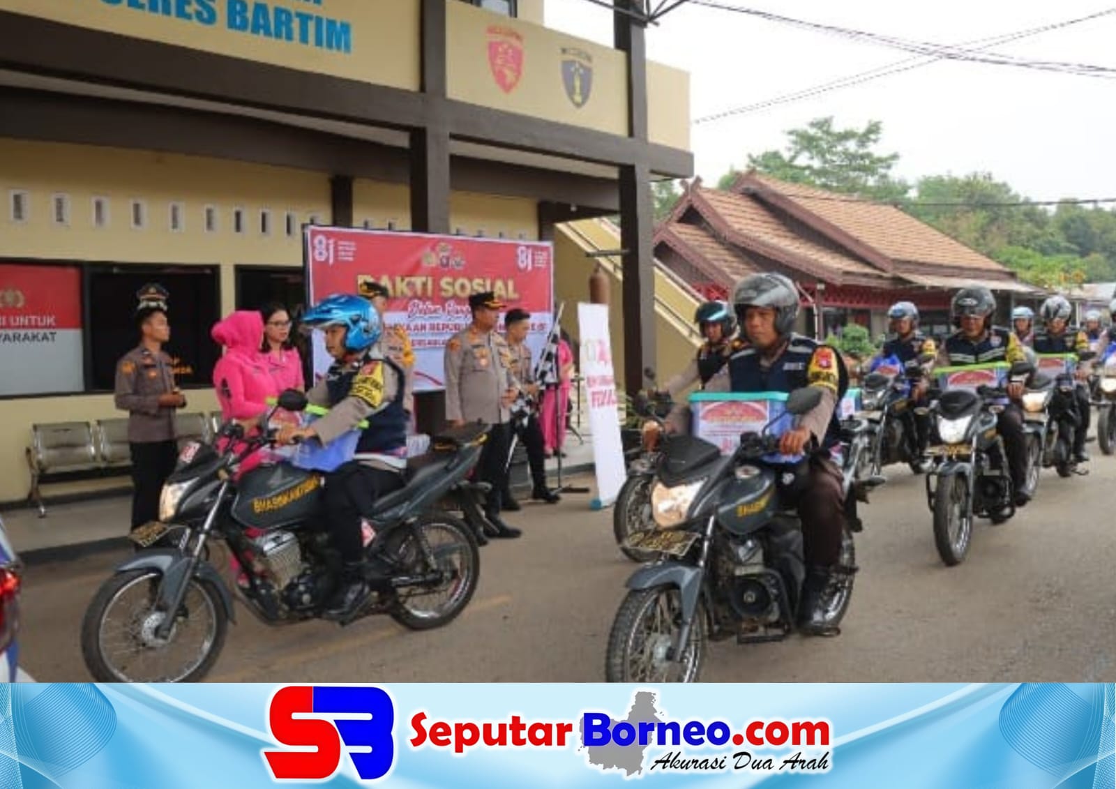 Polres Bartim Salurkan 200 Paket Sembako untuk Warga Desa Binaan