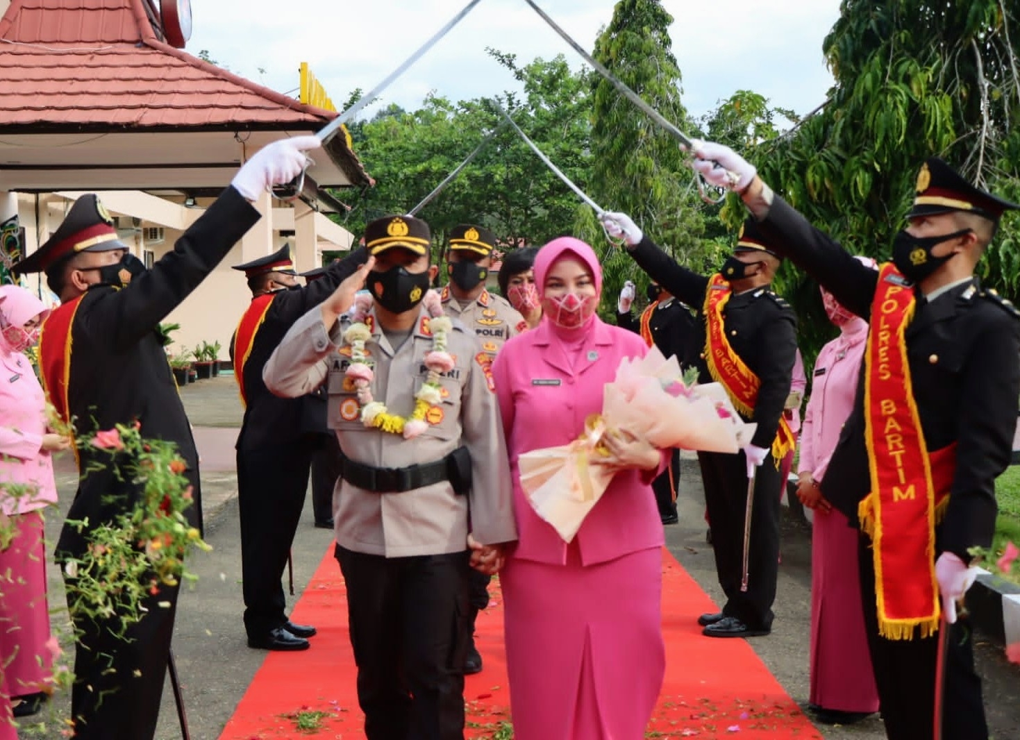 Prosesi Pedang Pora, Warnai Pelepasan AKBP Afandi Eka Putra