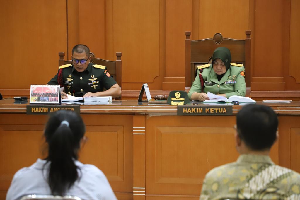 SIDANG : Dua terdakwa kasus dugaan pidana korupsi dana Tabungan Wajib Perumahan Angkatan Darat tahun 2013-2020. (FOTO:KEJAGUNG RI)