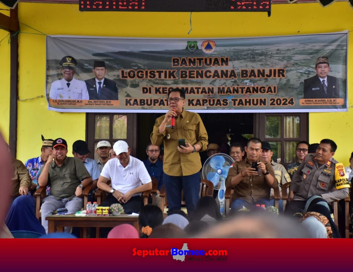 Pj. Bupati Kapuas H. Darliansjah Berikan Bantuan Terdampak Banjir