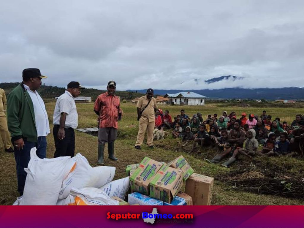 Kapolri Salurkan 264,7 Ton Beras dan 1.500 Sembako ke Papua