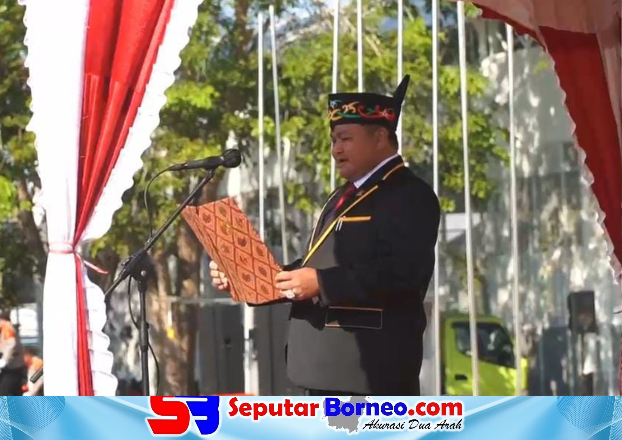 Ketua DPRD Kapuas Ardiansah Bacakan UUD 1945 Dalam Upacara HUT ke-81 RI