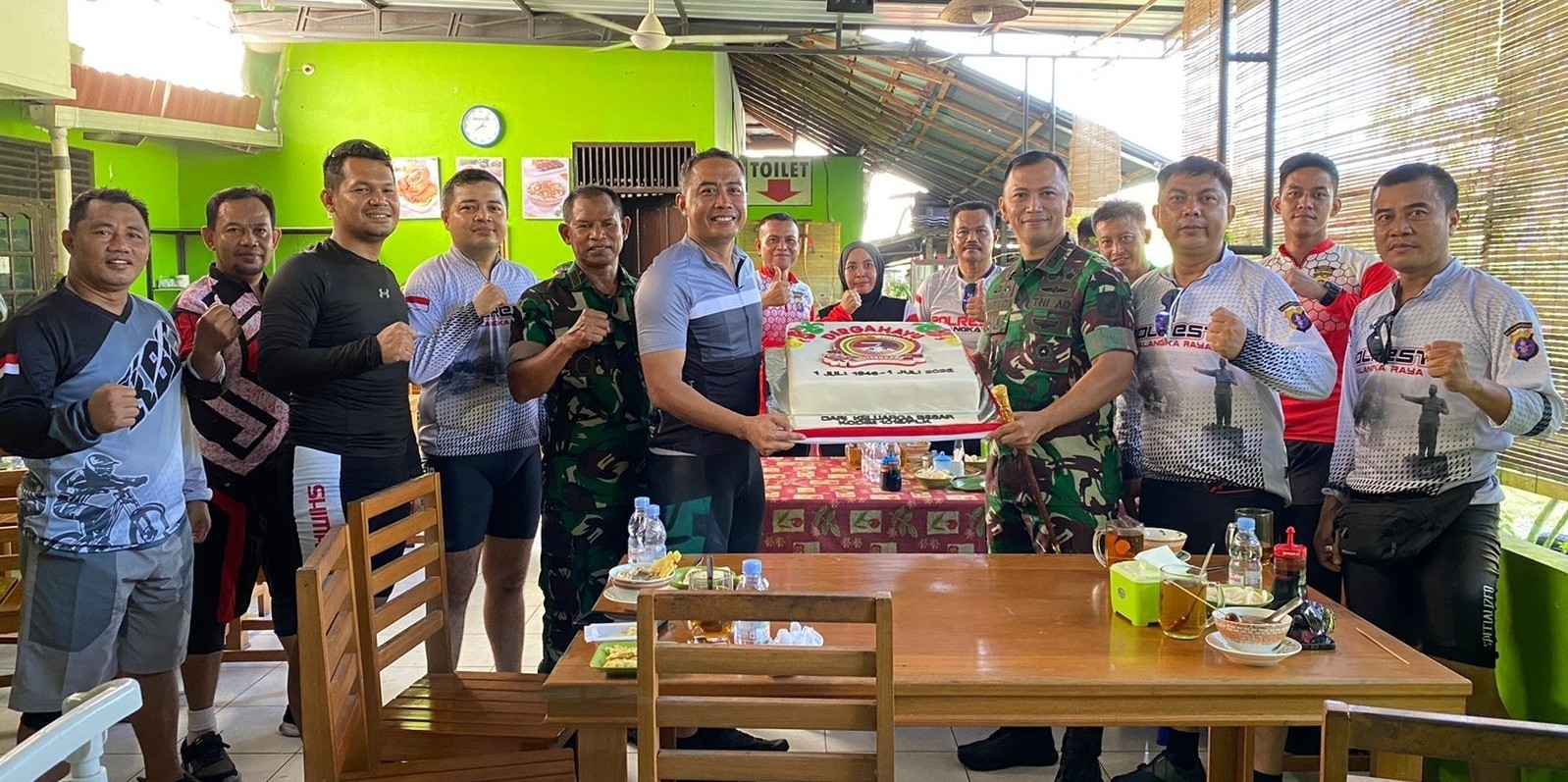 Bentuk Sinergitas, Dandim Palangka Raya Berikan Kejutan HUT Bhayangkara ke-76