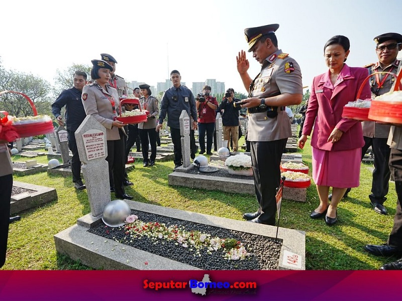 Jelang HUT ke-77 Bhayangkara, Kapolri Ziarah ke TMP Kalibata