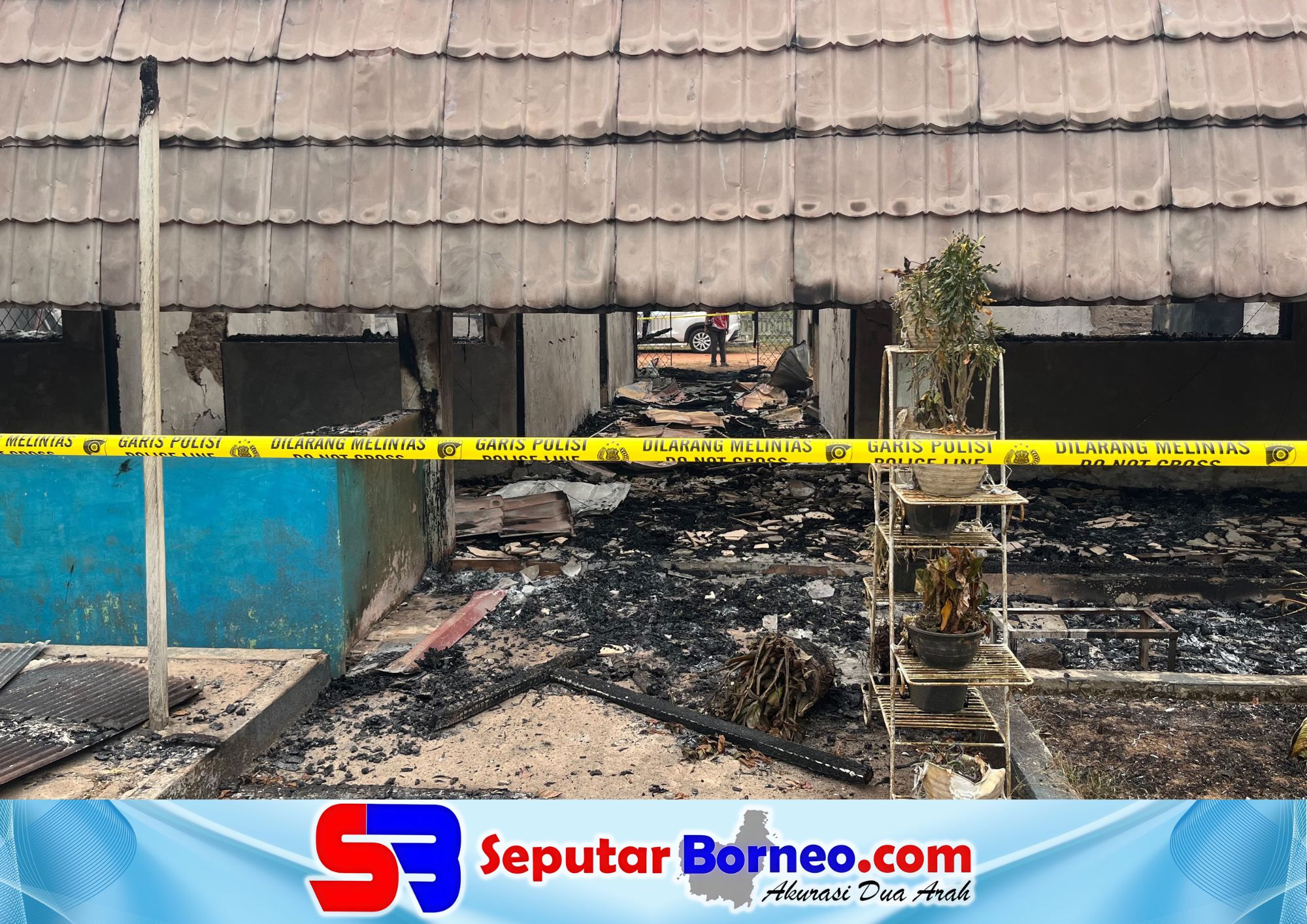 Tampak sisa puing bangunan SMAN 1 Cempaga usai dilalap si jago merah. (FOTO: SEPUTAR BORNEO)