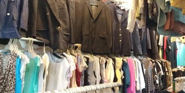 Bea Cukai Palangkaraya Ingatkan Penjual Pakaian Bekas Eks Impor
