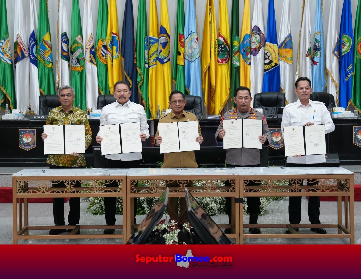 Sejumlah lembaga melaksananan penandatanganan Nota Kesepahaman dalam pengawasan perizinan daerah. (FOTO:KEJAGUNG)