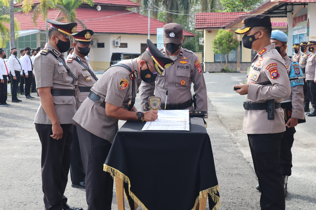 Wakapolres dan Kasat Lantas Polres Pulang Pisau Berganti
