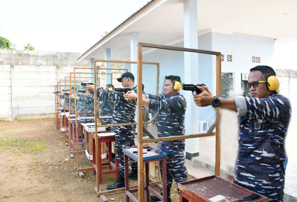 TNI AL Banjarmasin Gelar Latihan Menembak dan Lomba Bongkar Pasang Senjata Sambut HUT Kowal