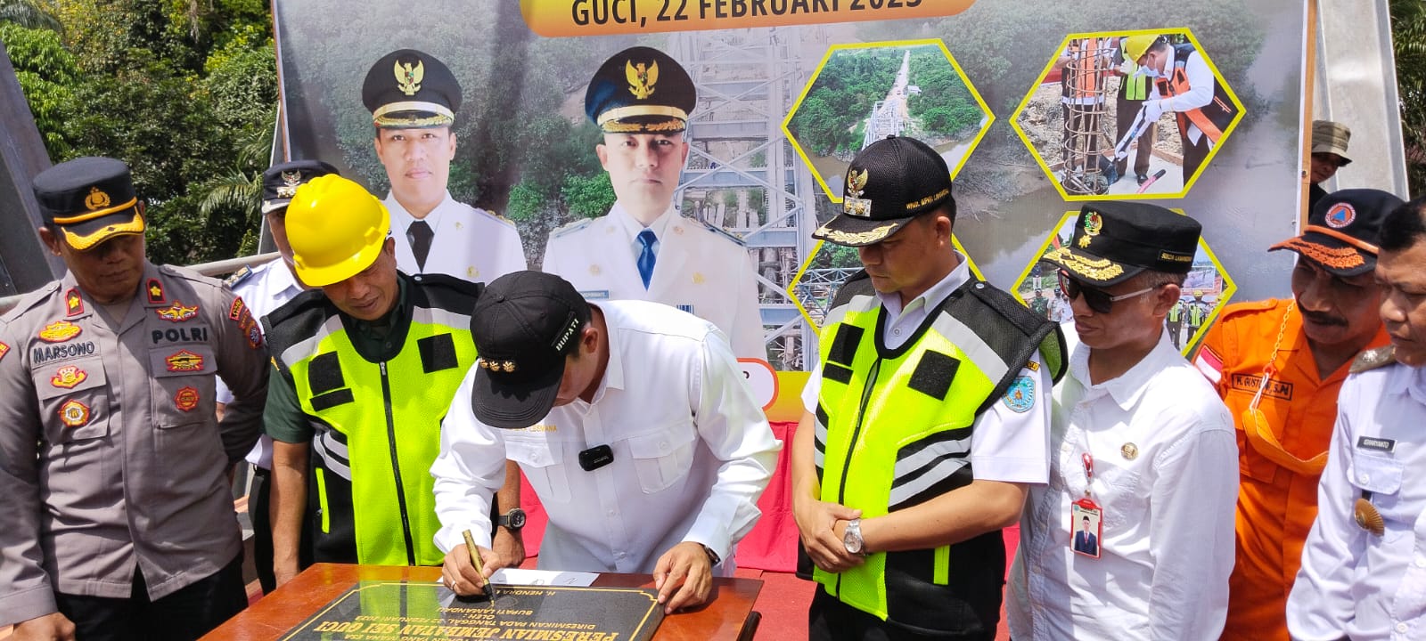 Bupati Lamandau Resmikan Jembatan Penghubung di Desa Guci