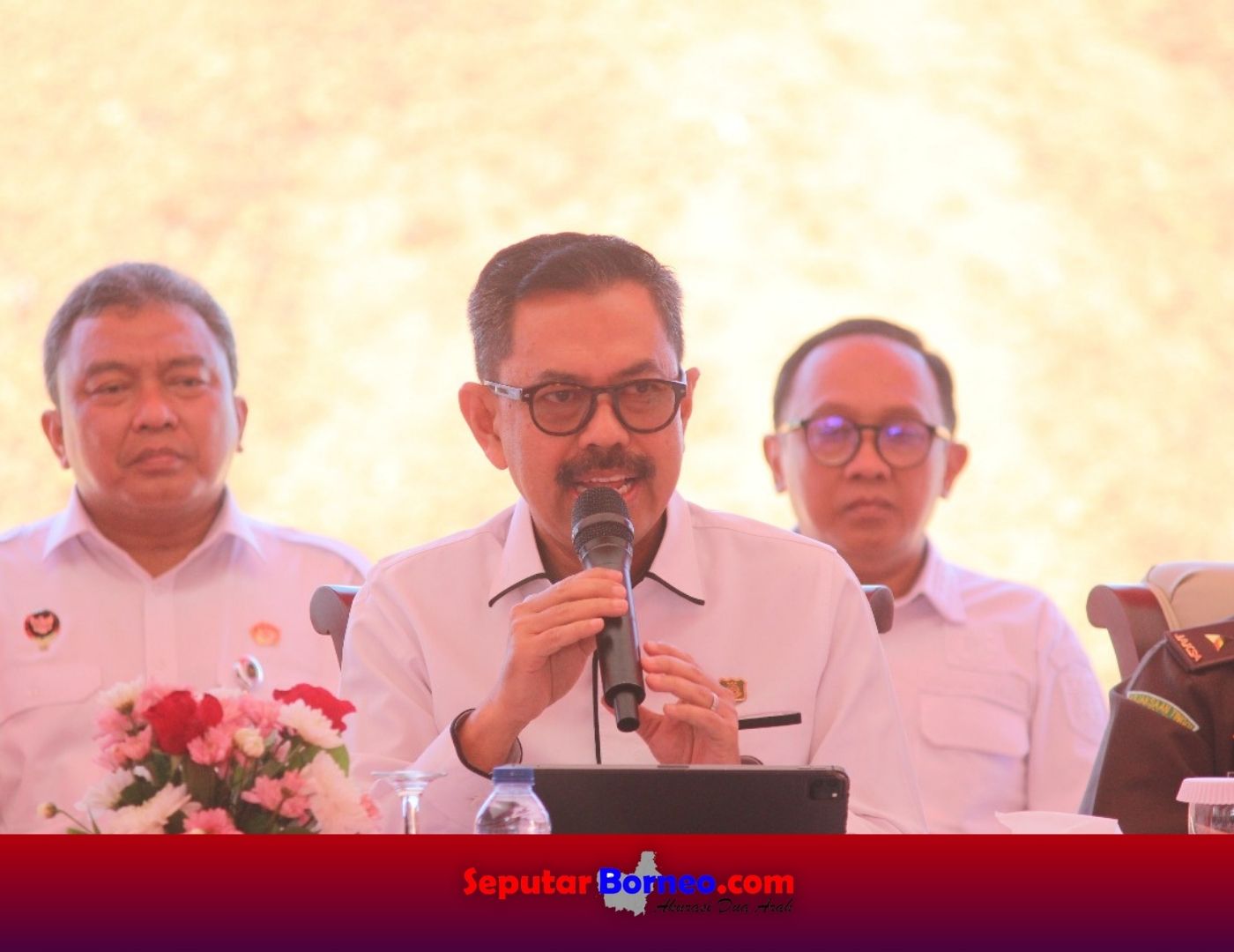 Plt Wakil Jaksa Agung RI Asep Nana Mulyana meluncurkan program pemanfaatan sisa stockpile bijih bauksit di Desa Tanjung Moco, Kepulauan Riau. (FOTO:ISTIMEWA)