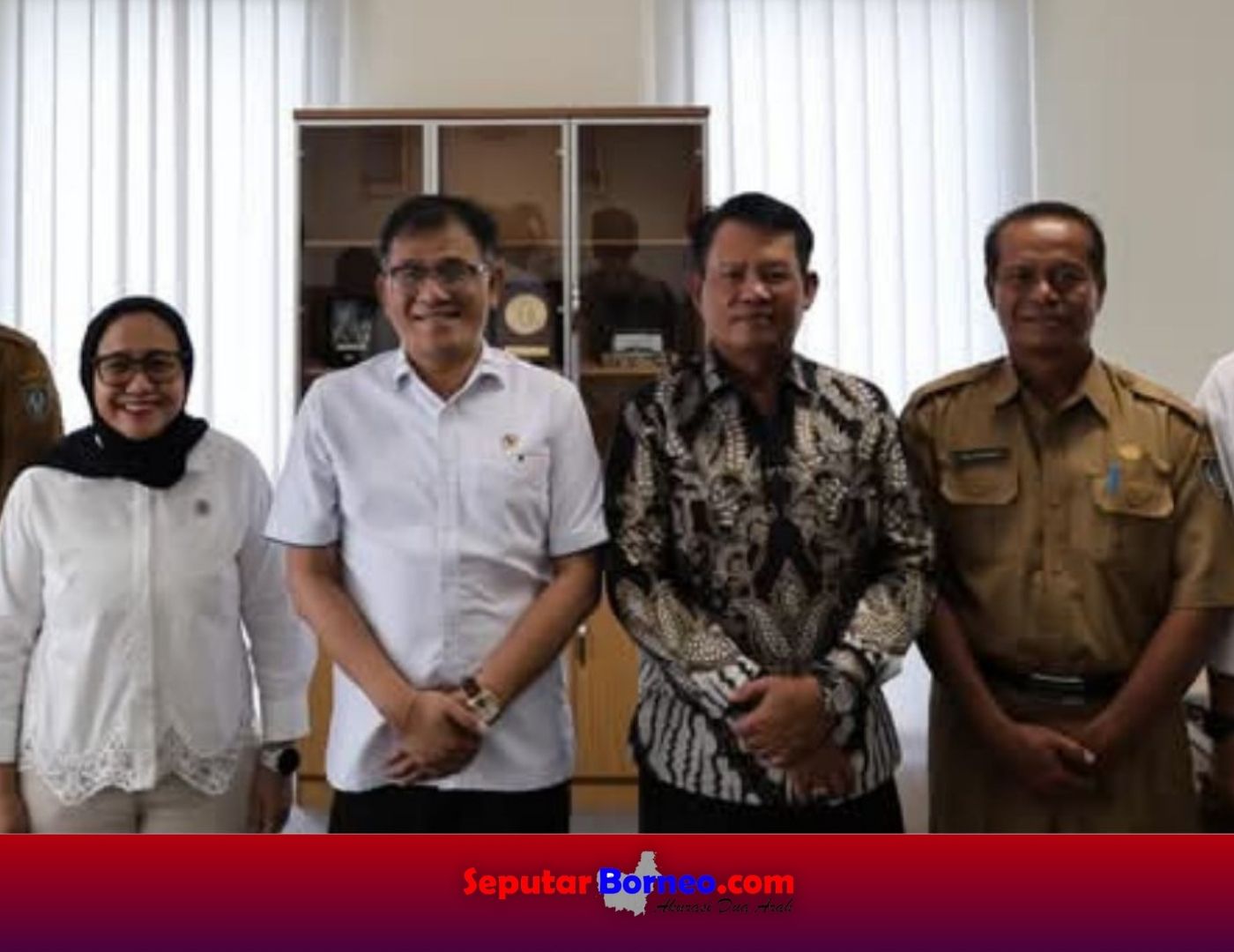 Bupati Seruyan, Ahmad Selanorwanda foto bersama Kepala BP-Taskin, Budiman Sudjatmiko ketika melaksanakan audensi di Jakarta. (FOTO:KOMINFO)