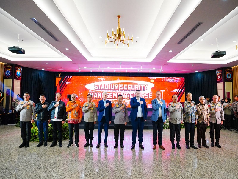 Datangkan Pengajar dari Inggris, Kapolri Komitmen Perbaiki Manajemen Kompetisi Sepakbola