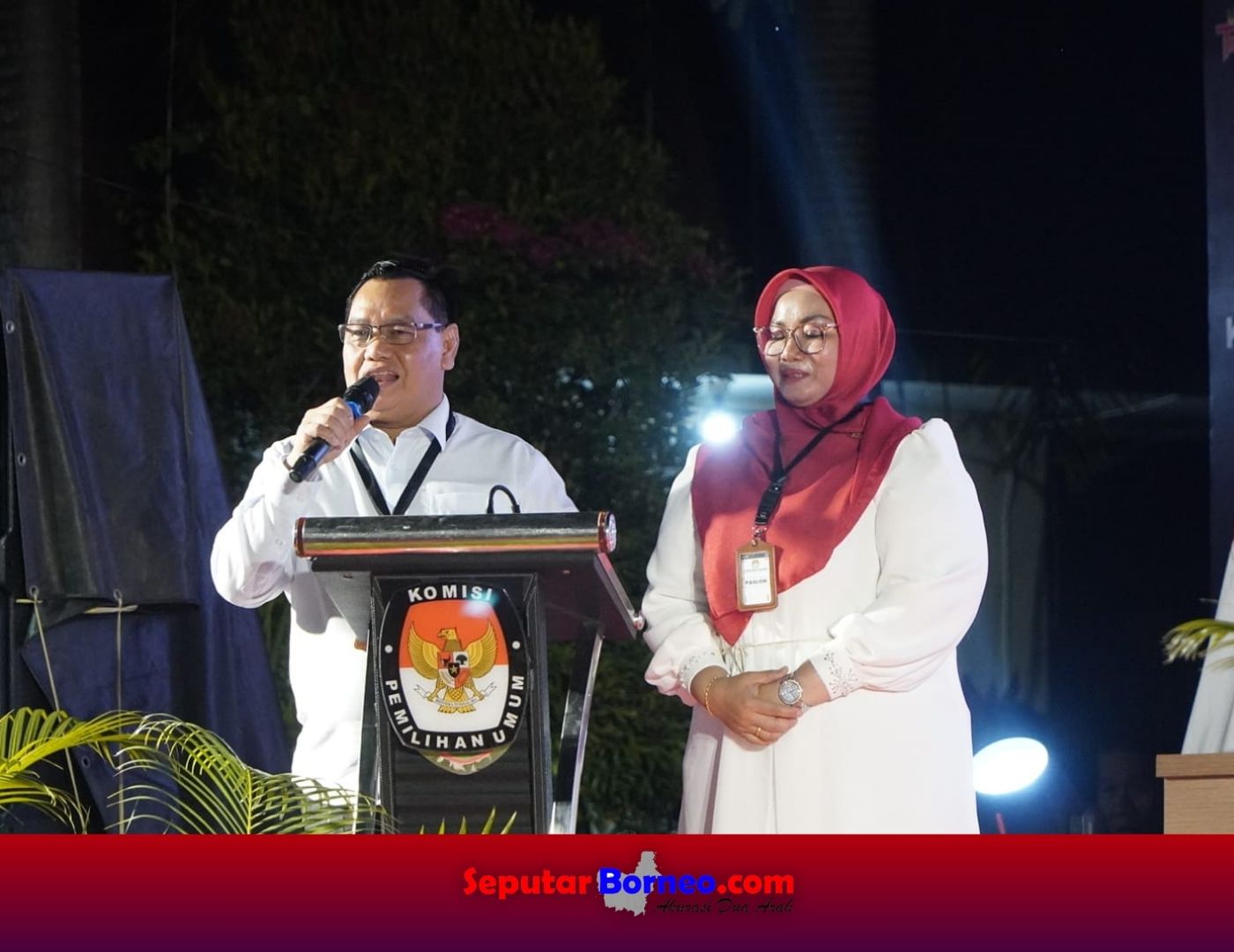 Halikinnor-Irawati saat mencabut dan mendapatkan nomor urut 1 pada Pilkada Kotim 2024. (FOTO:ABU)