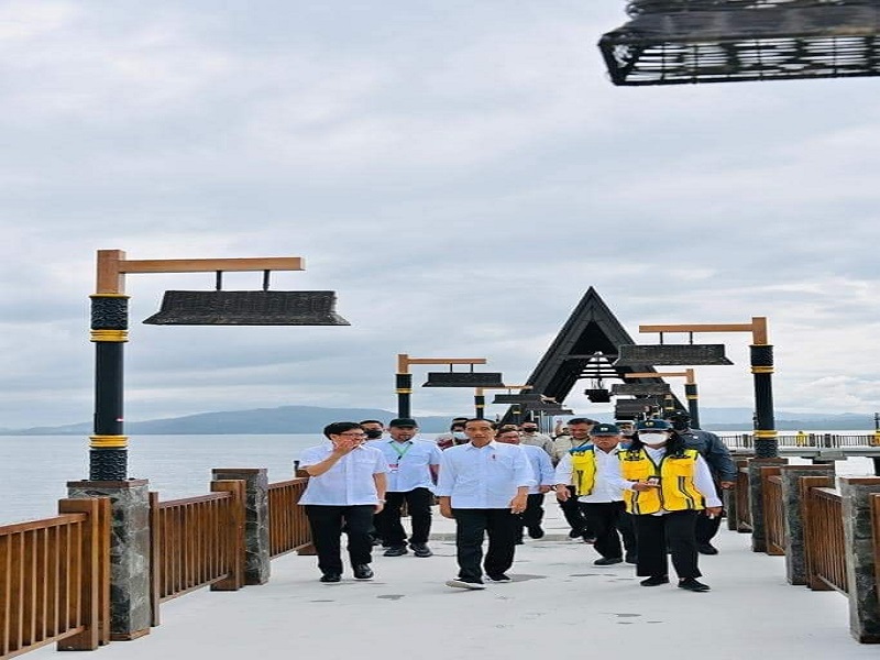 Kunker ke Manado, Jokowi Disambut Lagu Kota Manado yang Kucintai