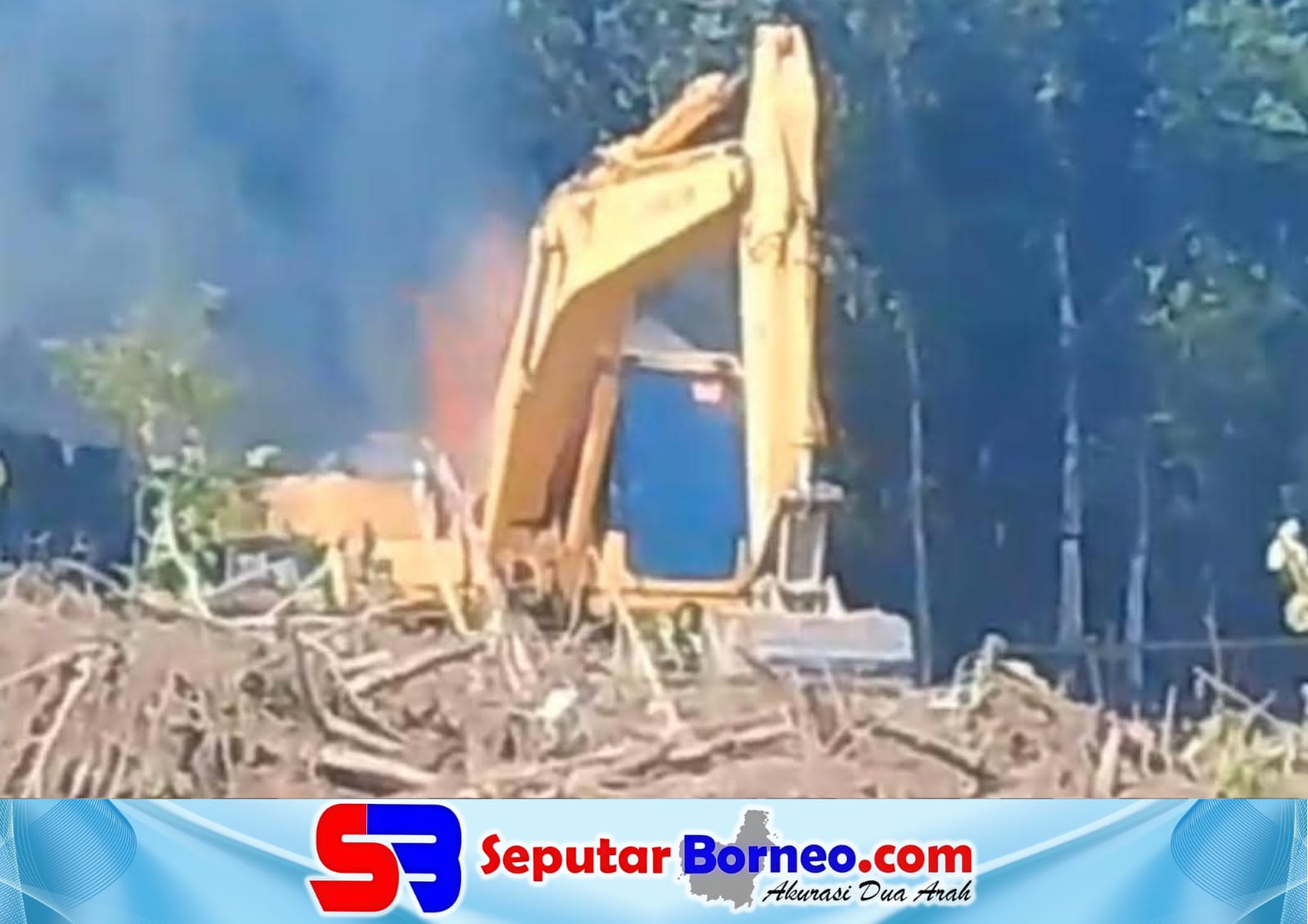 Heboh, Excavator Terbakar di Pal 4 Tamiang Layang