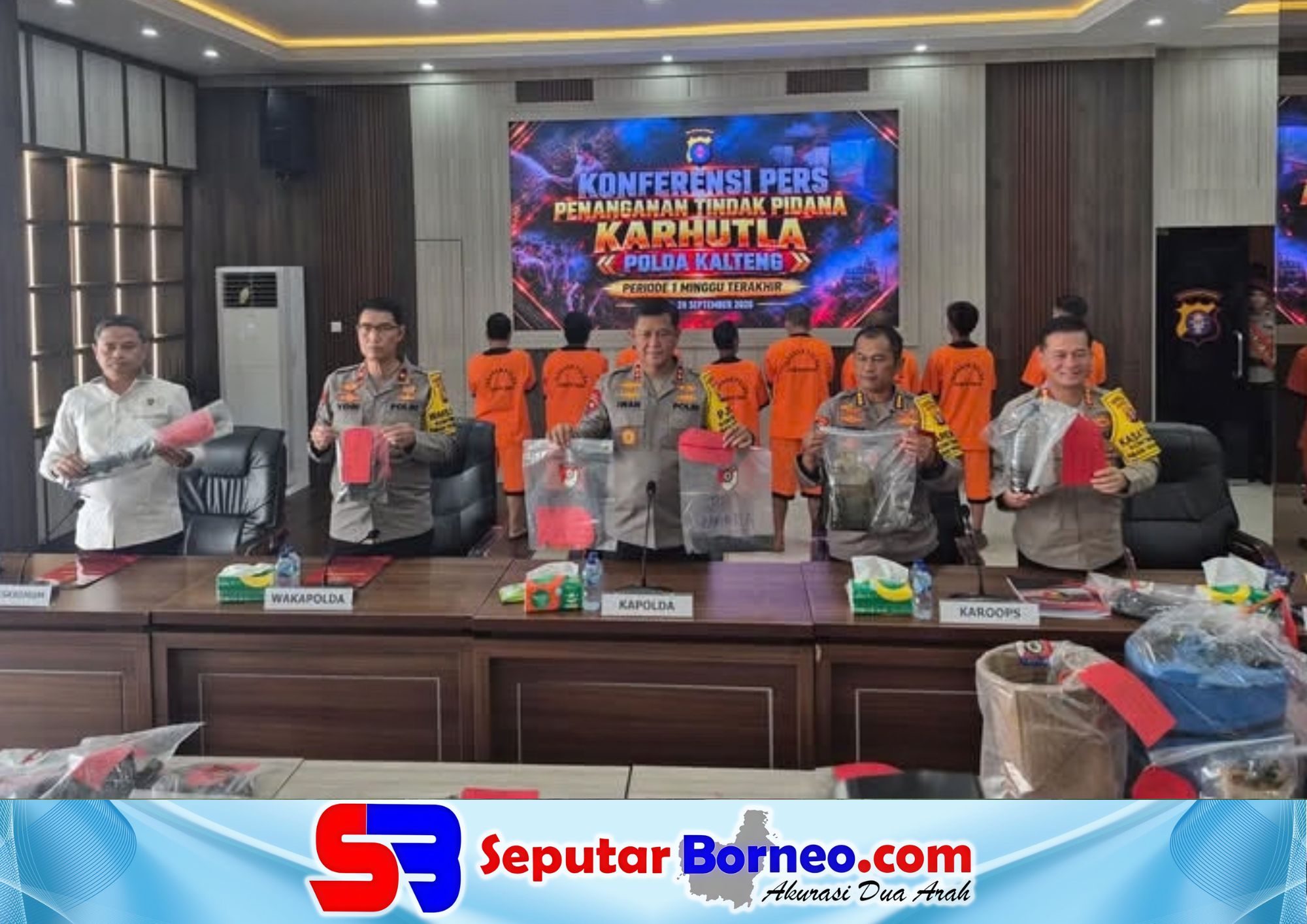 Polda Kalteng ketika melaksanakan konferensi pers pengungkapan kasus karhutla di tiga kabupaten. (FOTO: SEPUTAR BORNEO)