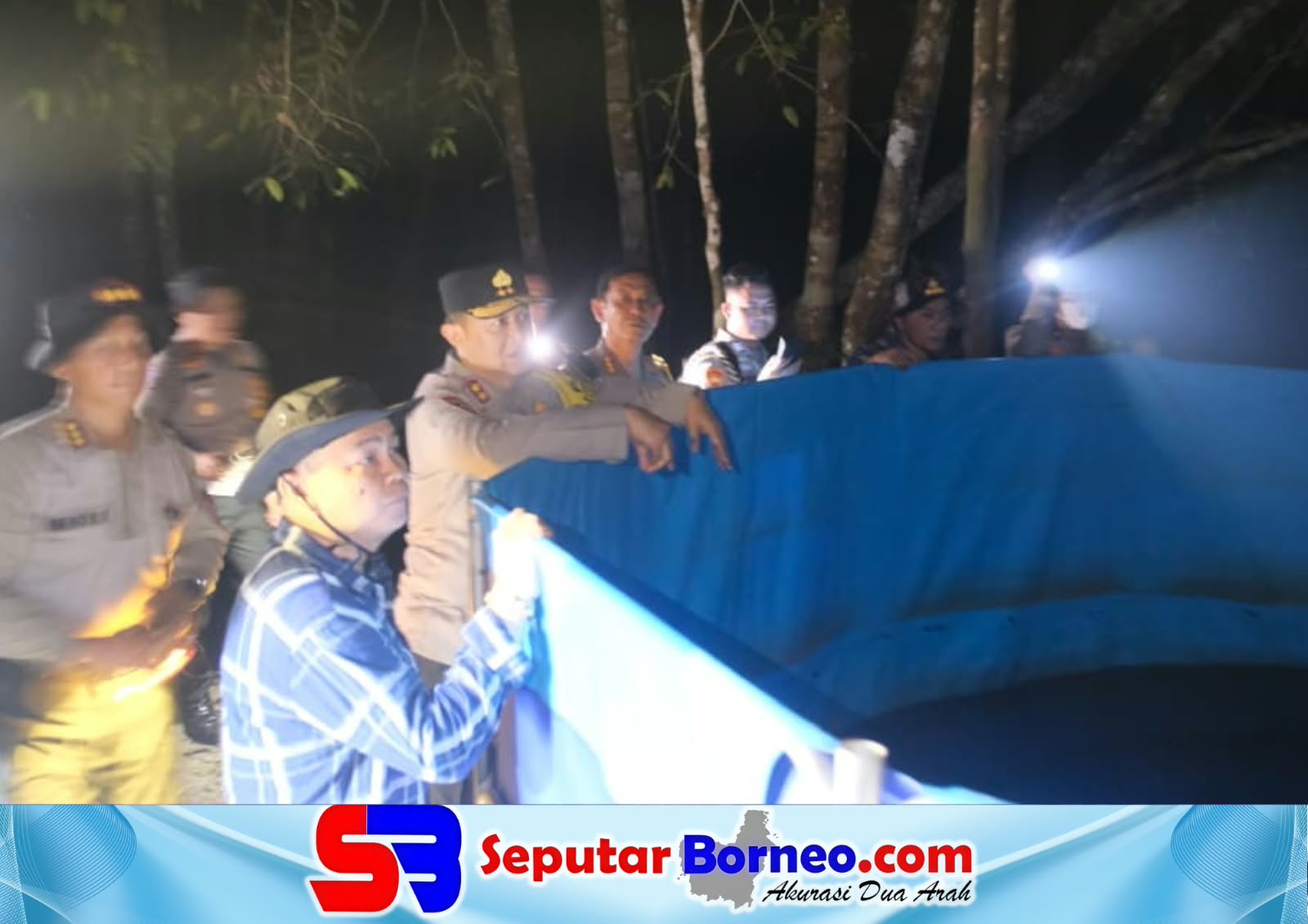 Kapolda Kalteng Irjen Pol Iwan Kurniawan, meninjau langsung proses pemadaman Kebakaran Hutan dan Lahan (Karhutla) yang melanda kawasan hutan lindung di Resor Pesalat, Tanjung Harapan, Rabu (28/10/2026) malam. FOTO: ISTIMEWA/SB