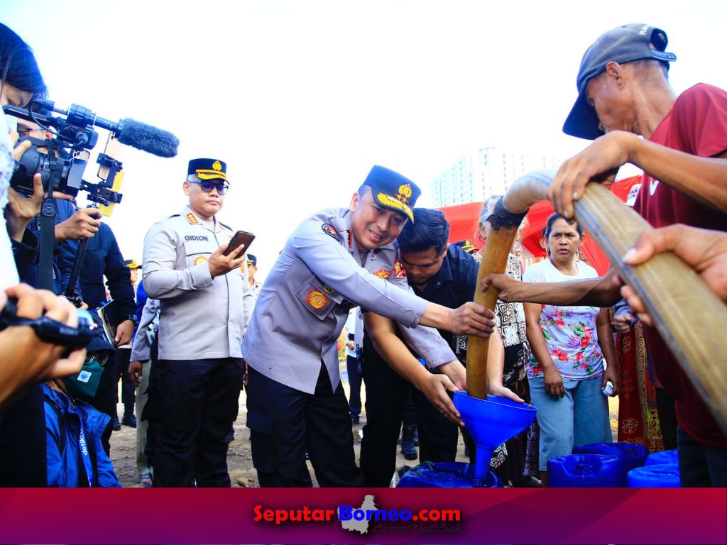 Hari Jadi ke-72 Humas Polri Dirayakan Dengan Berbagi Air Bersih