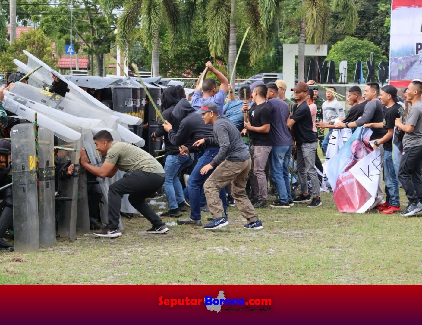 Simulasi Pemilu, Polisi Bentrok dengan Warga