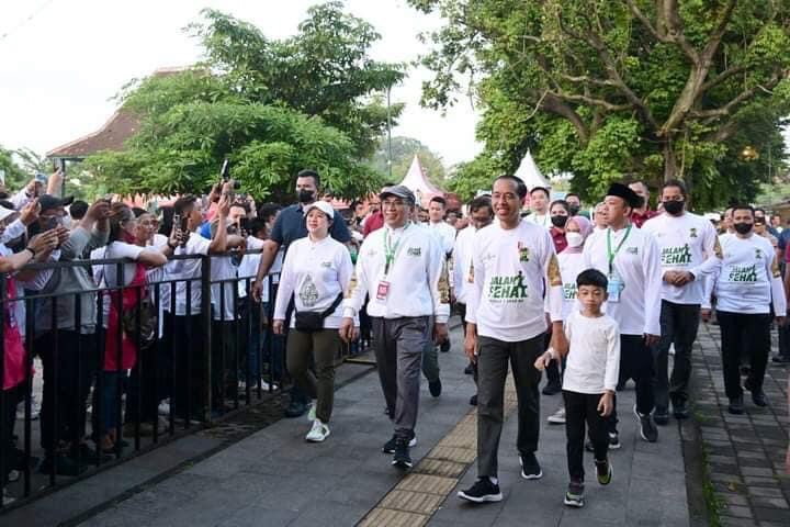 Presiden Jokowi Buka dan Ikuti Jalan Sehat Menuju 1 Abad NU