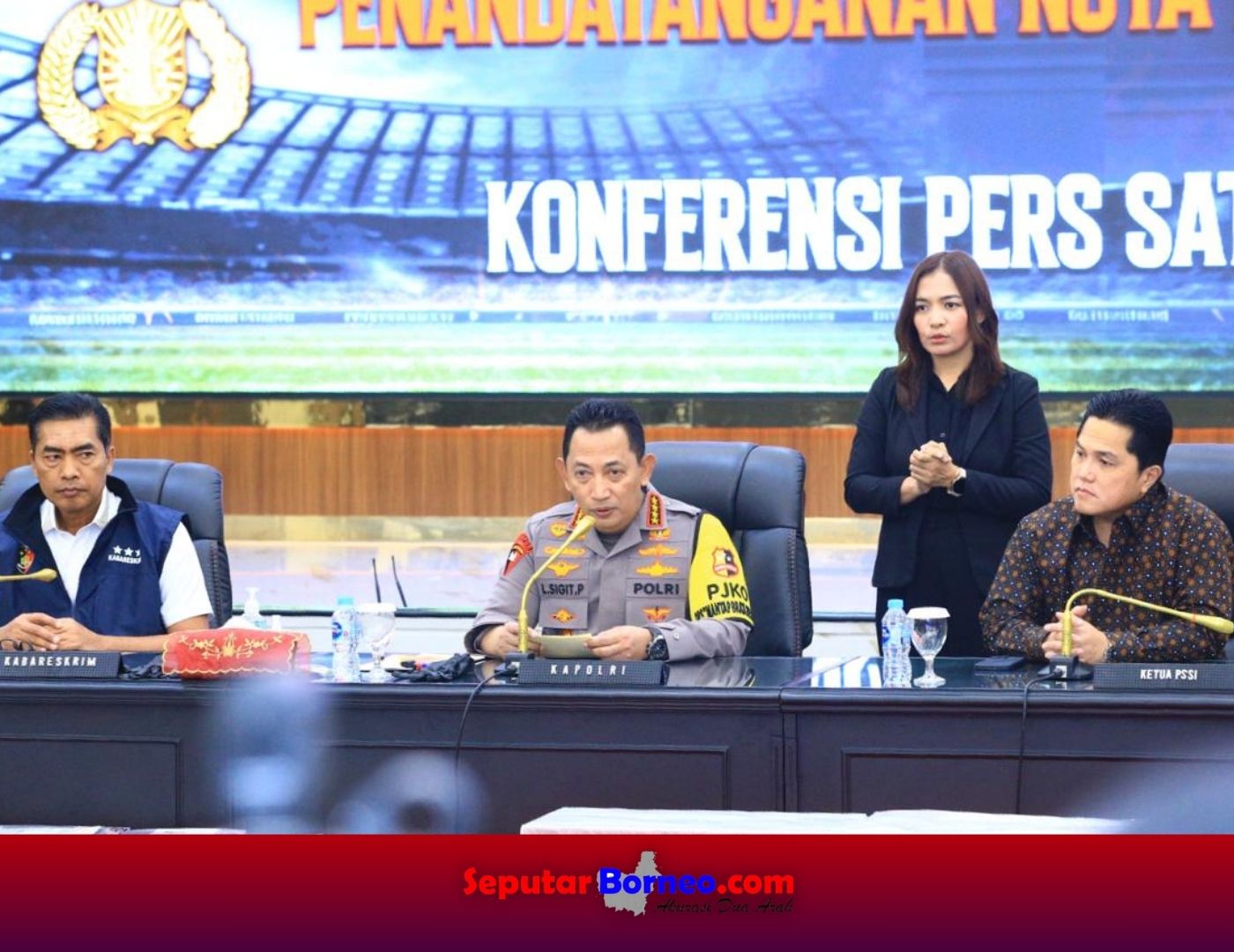 Kapolri Jenderal Polisi Drs Listyo Sigit Prabowo memimpin konferensi pers pengungkapan judi mafia bola. (FOTO:ISTIMEWA)