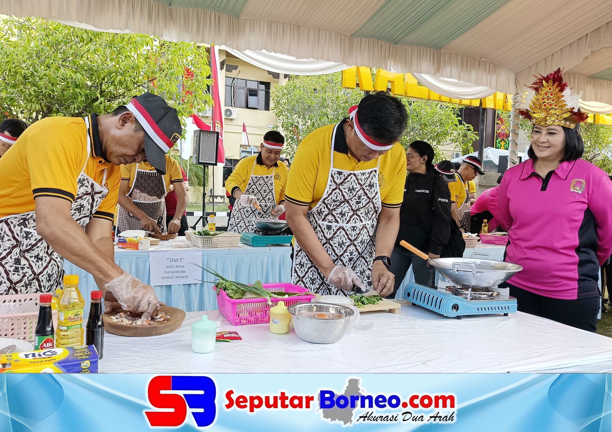 Meriahkan HUT ke-81 RI, Kapolda Kalteng Ikuti Lomba Masak dan Ambil Koin di Kelapa