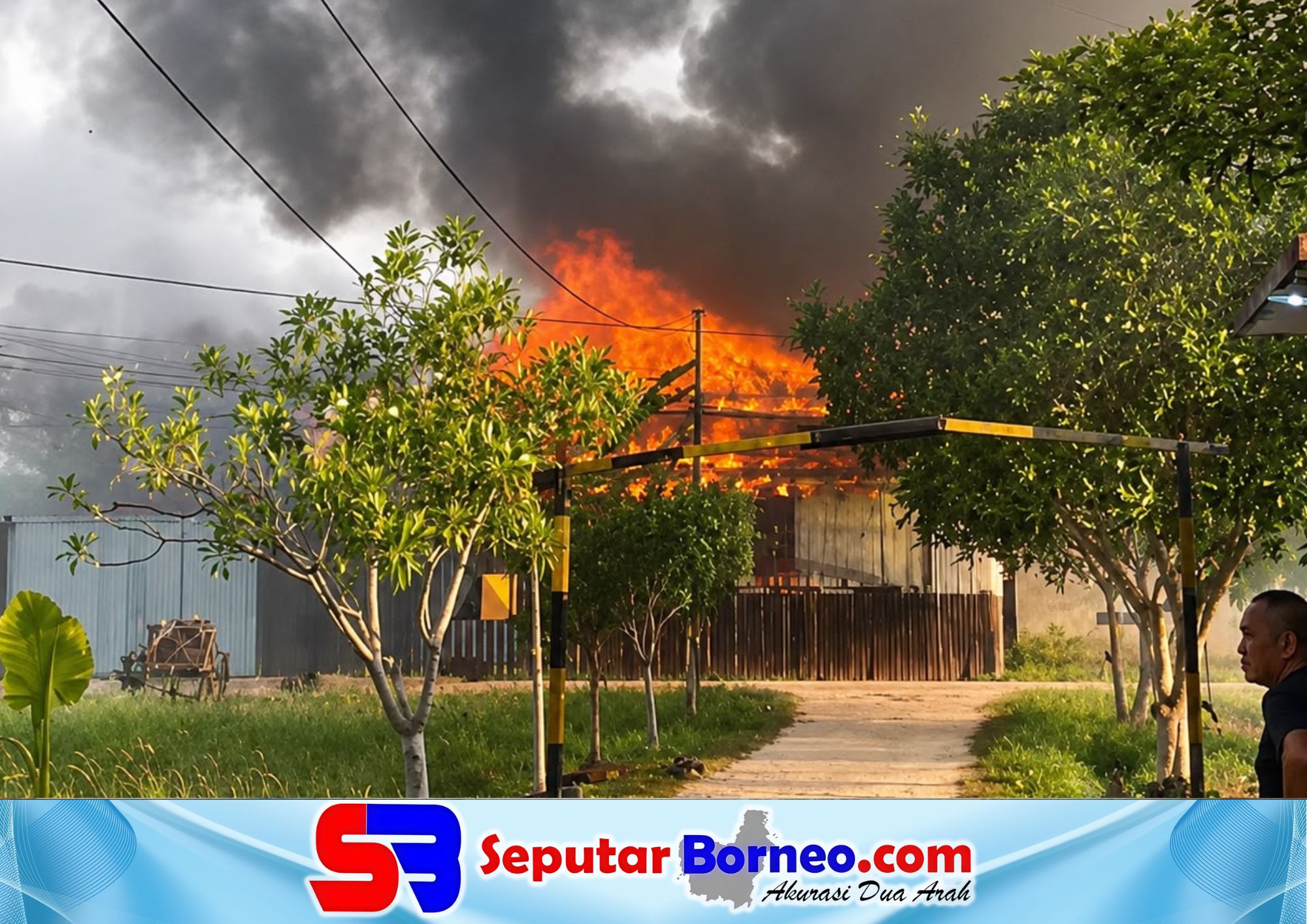 Gudang Diduga Penyimpanan Peralatan Sekolah Rakyat Terbakar