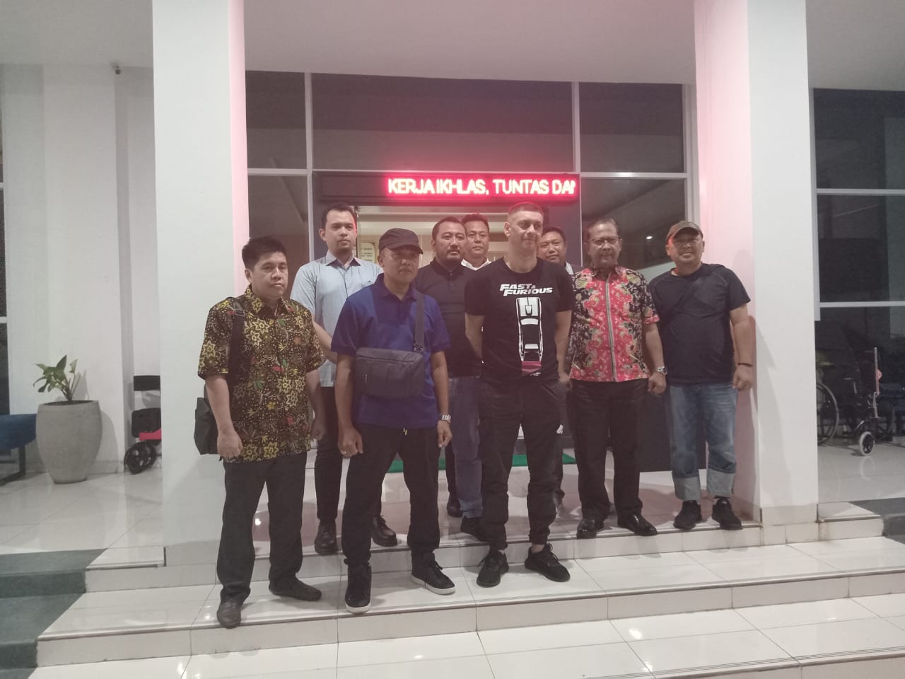 Tim Tabur Kejari Mataram Mengamankan Terpidana Asal Bulgaria