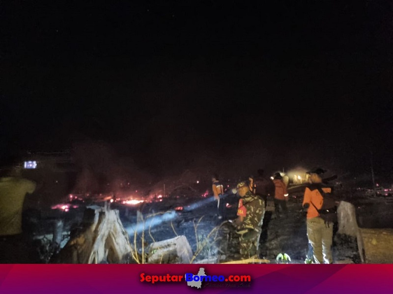 Tim Gabungan Berjuang Padamkan Api Hingga Malam