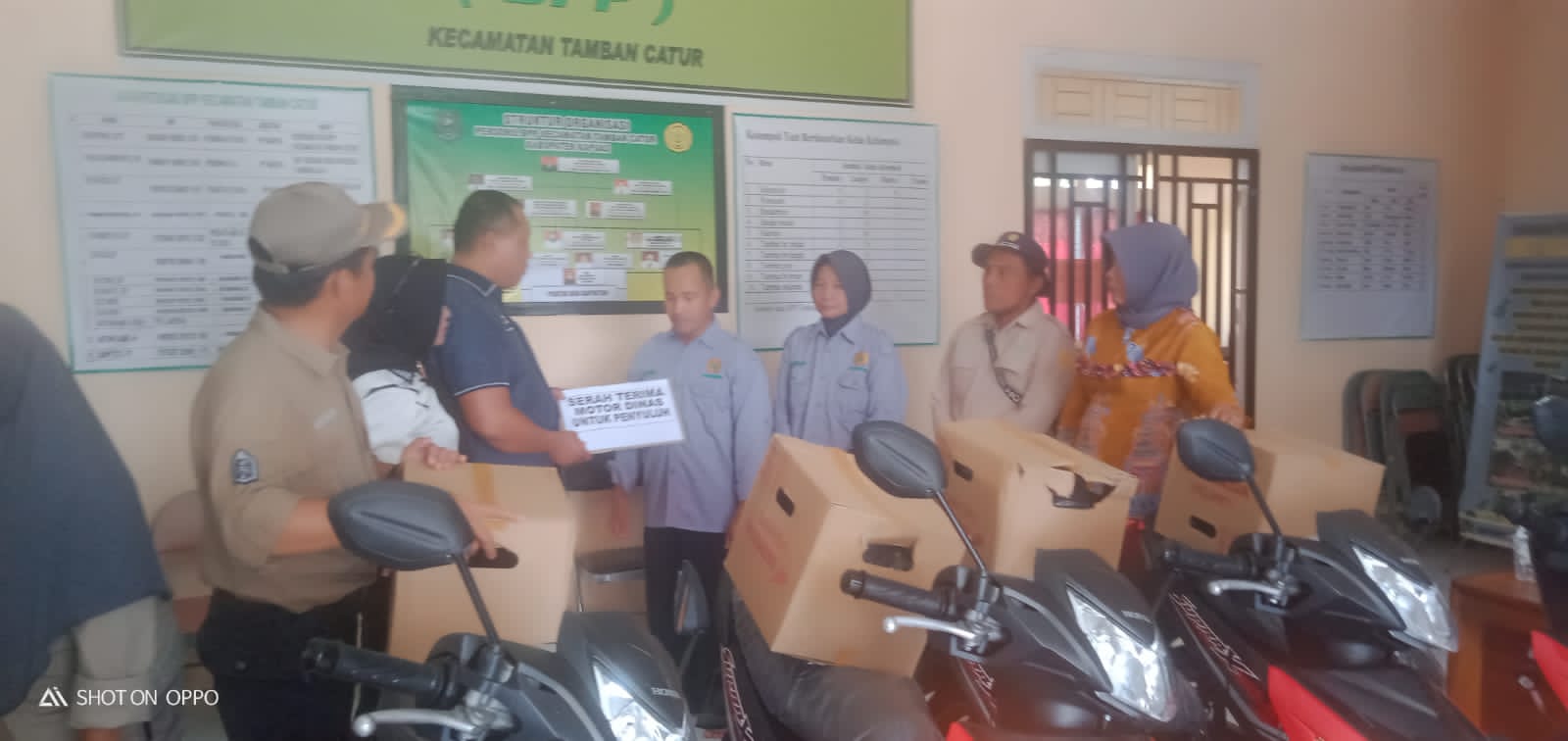 Legislator Ini Beri Bantuan Kendaraan Kepada Penyuluh