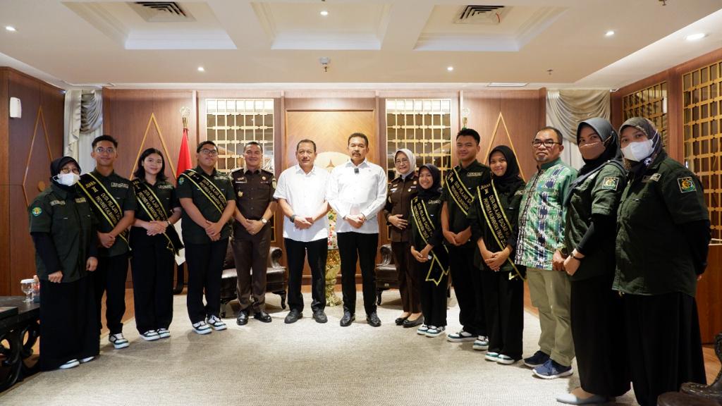 Jaksa Agung Menerima Kunjungan Duta Pelajar Sadar Hukum Provinsi Kaltim 2022